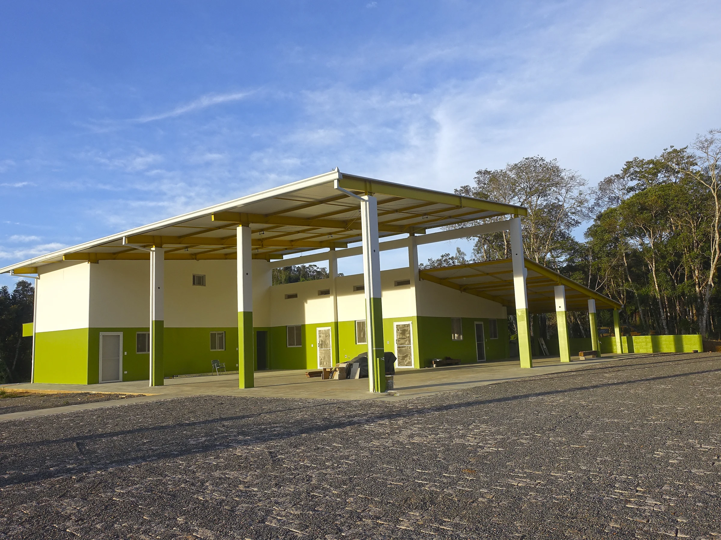 Pavilhão verde e branco