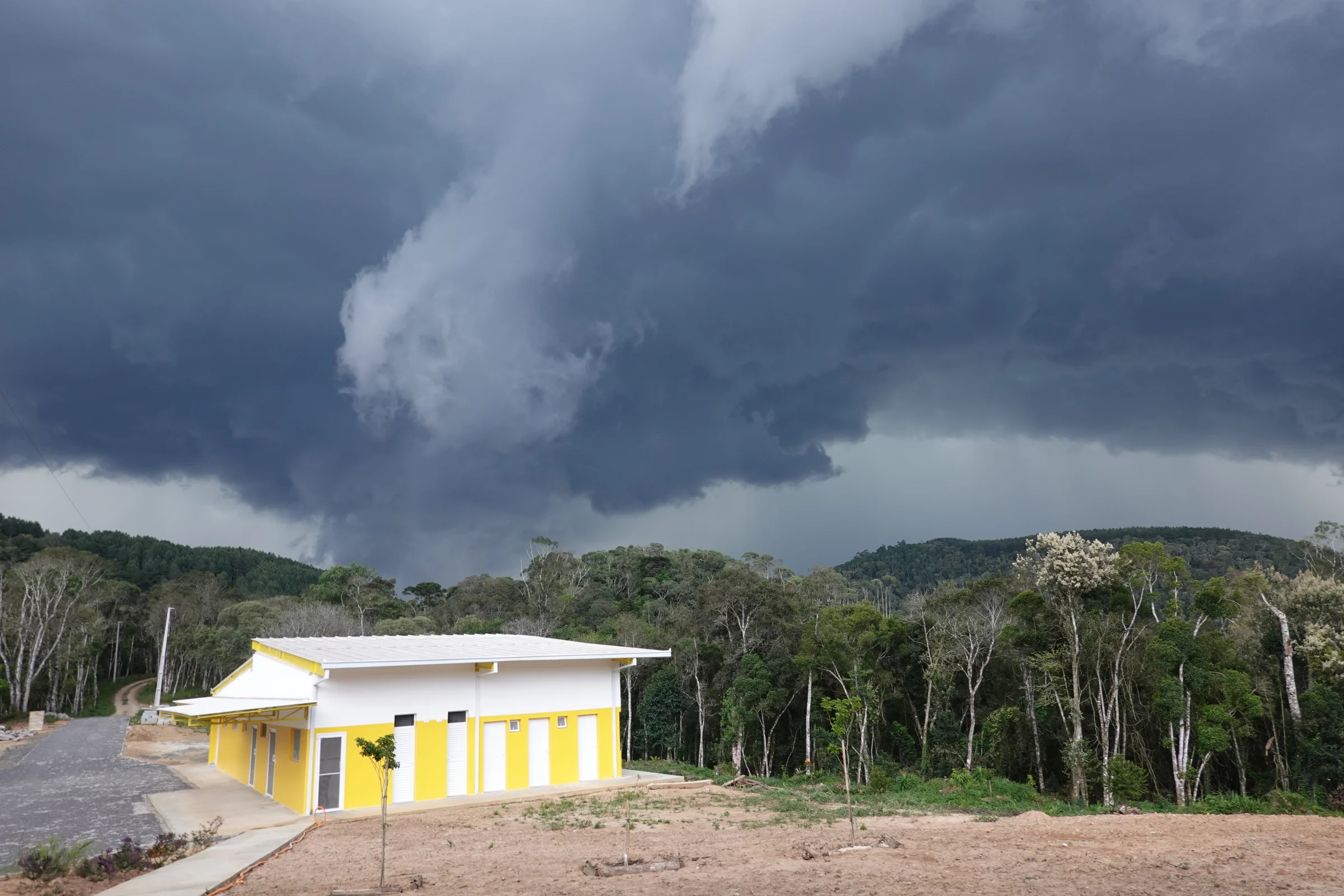 Sede com nuvem de tempestade